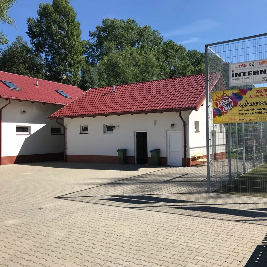 sportovní ovál/hřiště