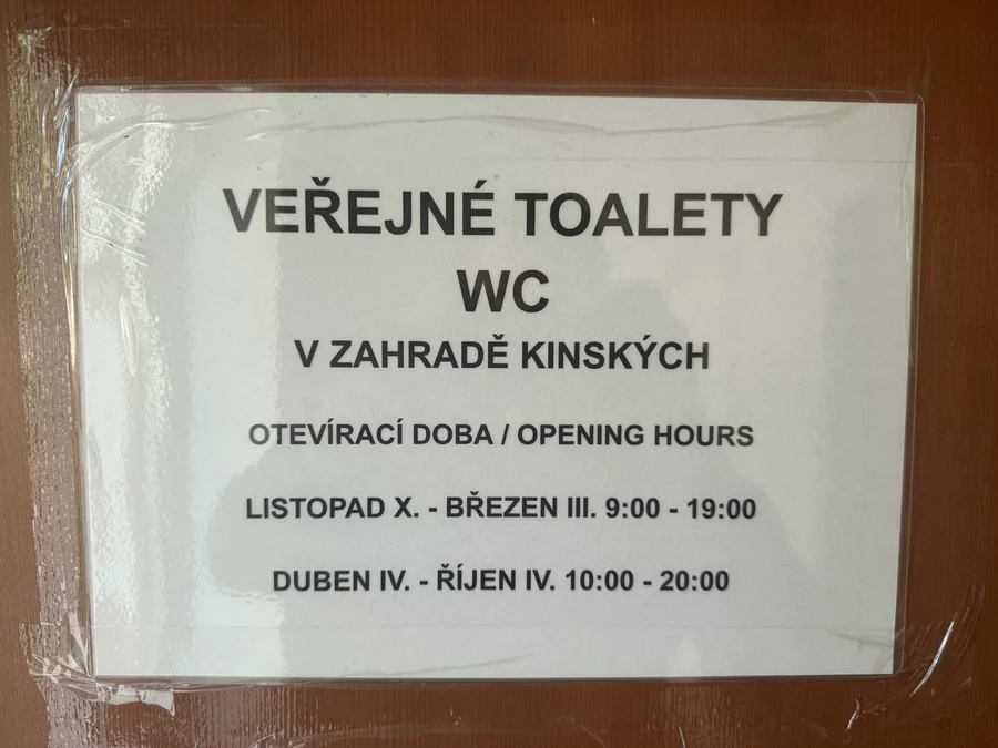 VEŘEJNÉ TOALETY WC  V ZAHRADĚ KINSKÝCH