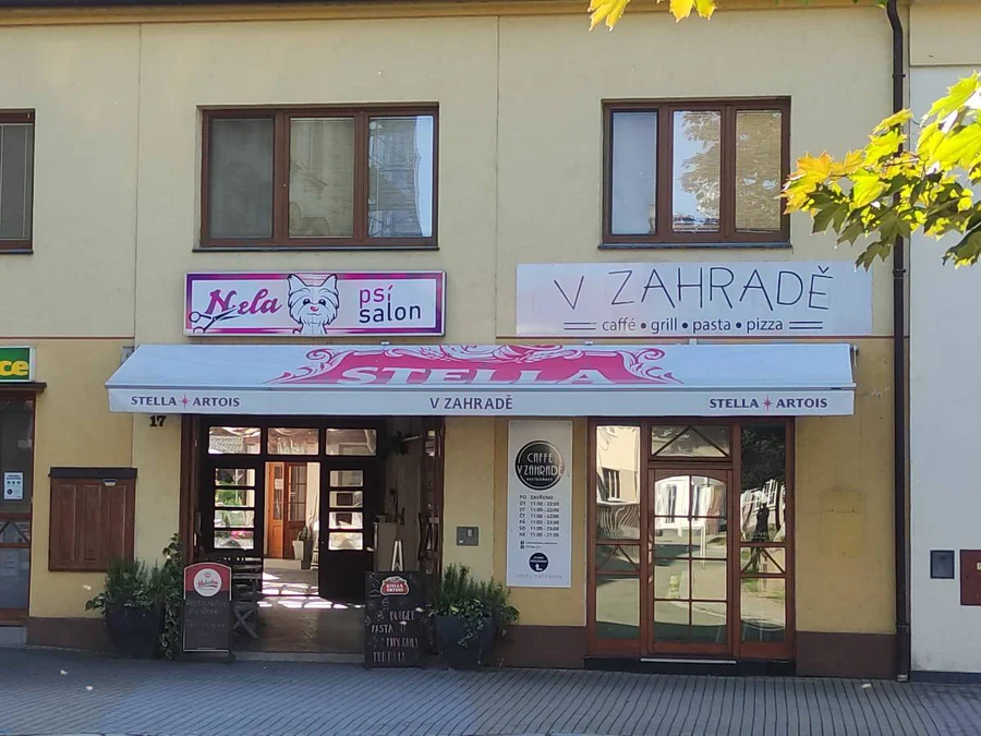 Caffé v zahradě
