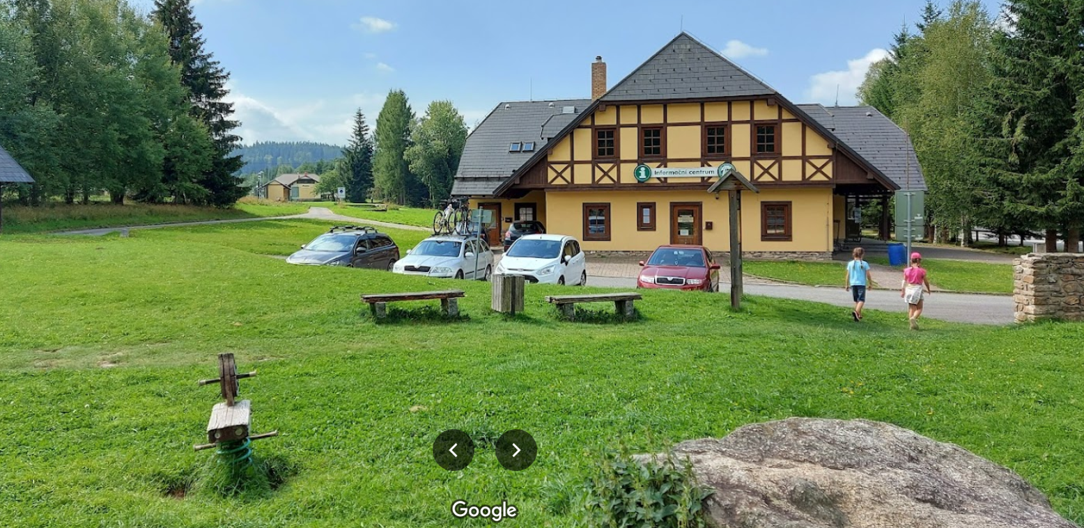 Trasa okolo hory Stožec, za výhledy na Vltavský luh