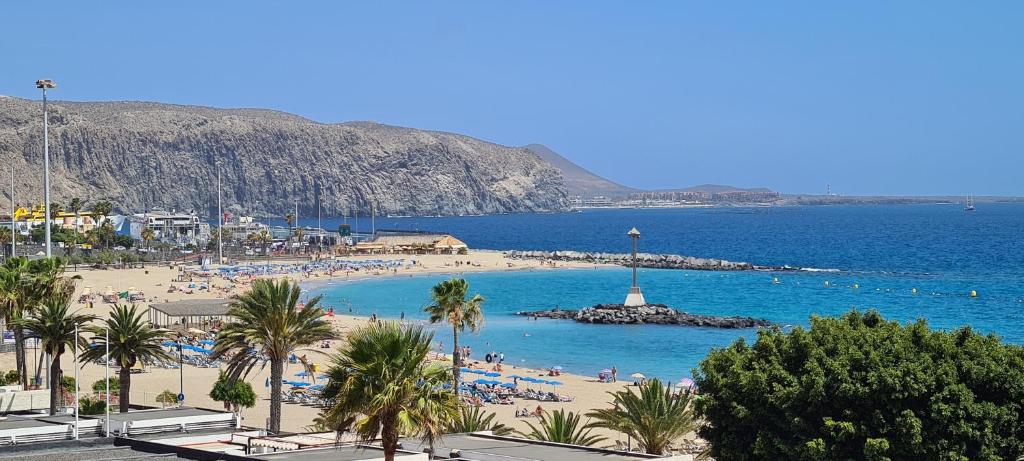 Torres del Sol-La Perla beach view, Los Cristianos, Tenerife, Španělsko