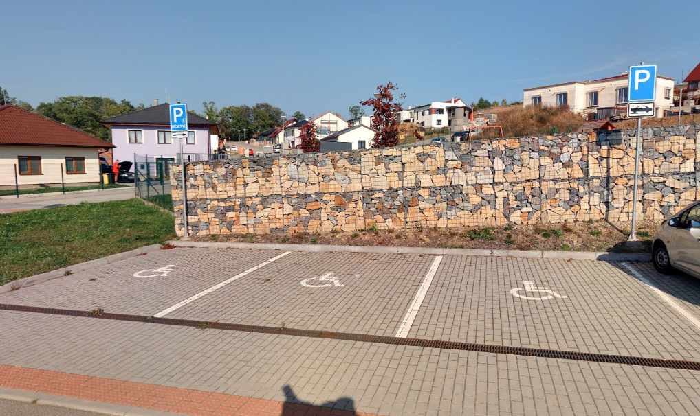Parkoviště K Sasiňáku, Dačice 