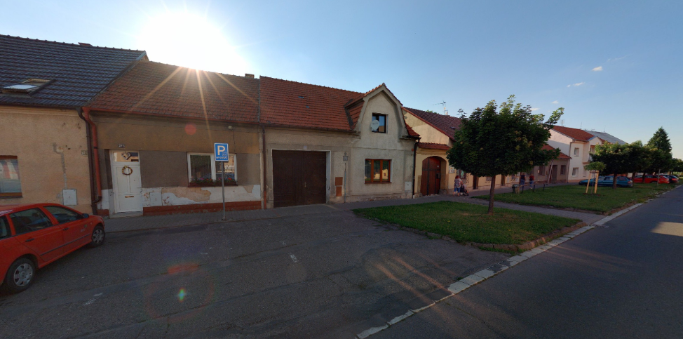 Parkoviště, Husova ul., Sadská