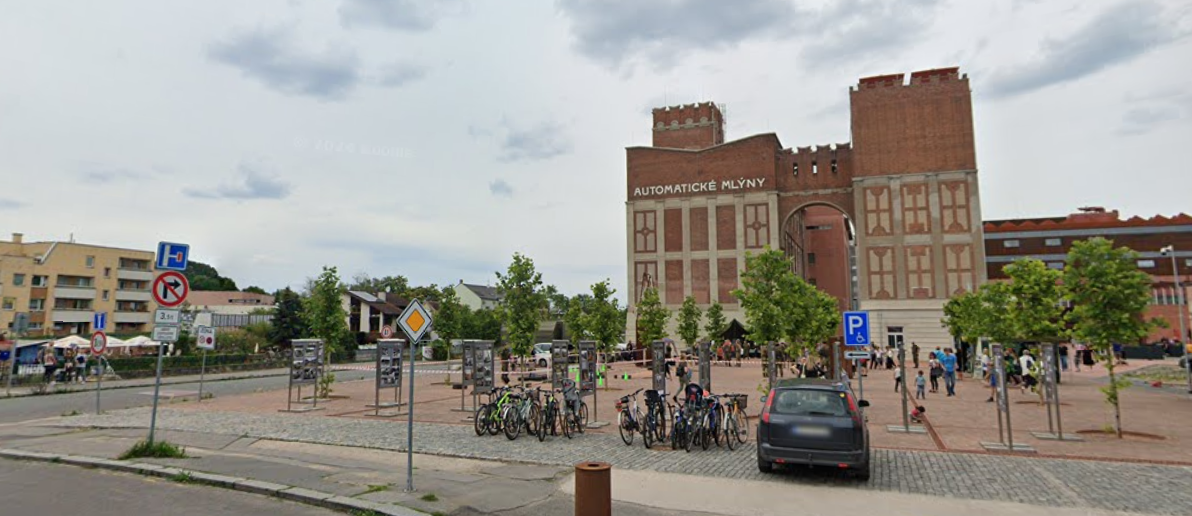 Parkoviště Automatické mlýny, Mezi Mosty, Pardubice
