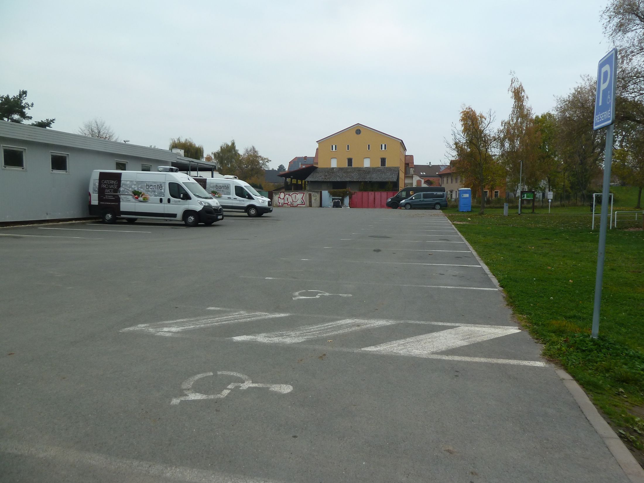 Parkoviště Skatepark, ul. Mezi Mosty, Sezemice