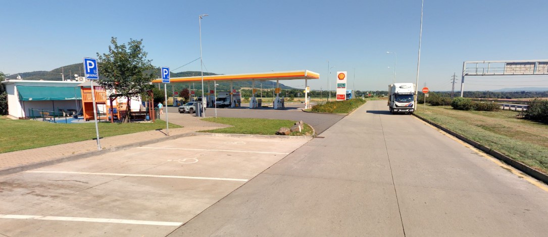 Parkoviště Shell Vražné