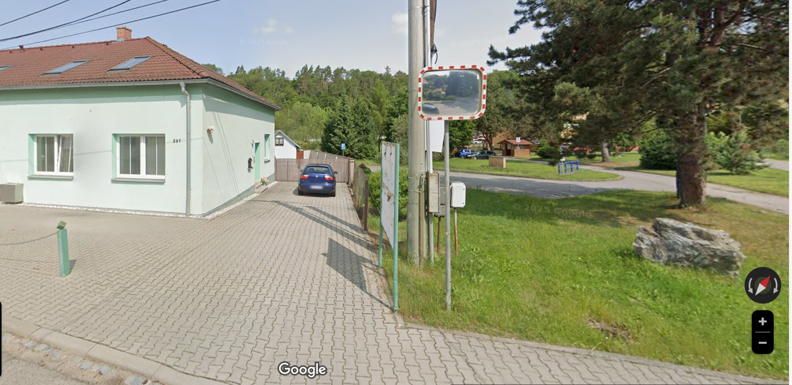 Parkoviště Ostrov u Macochy