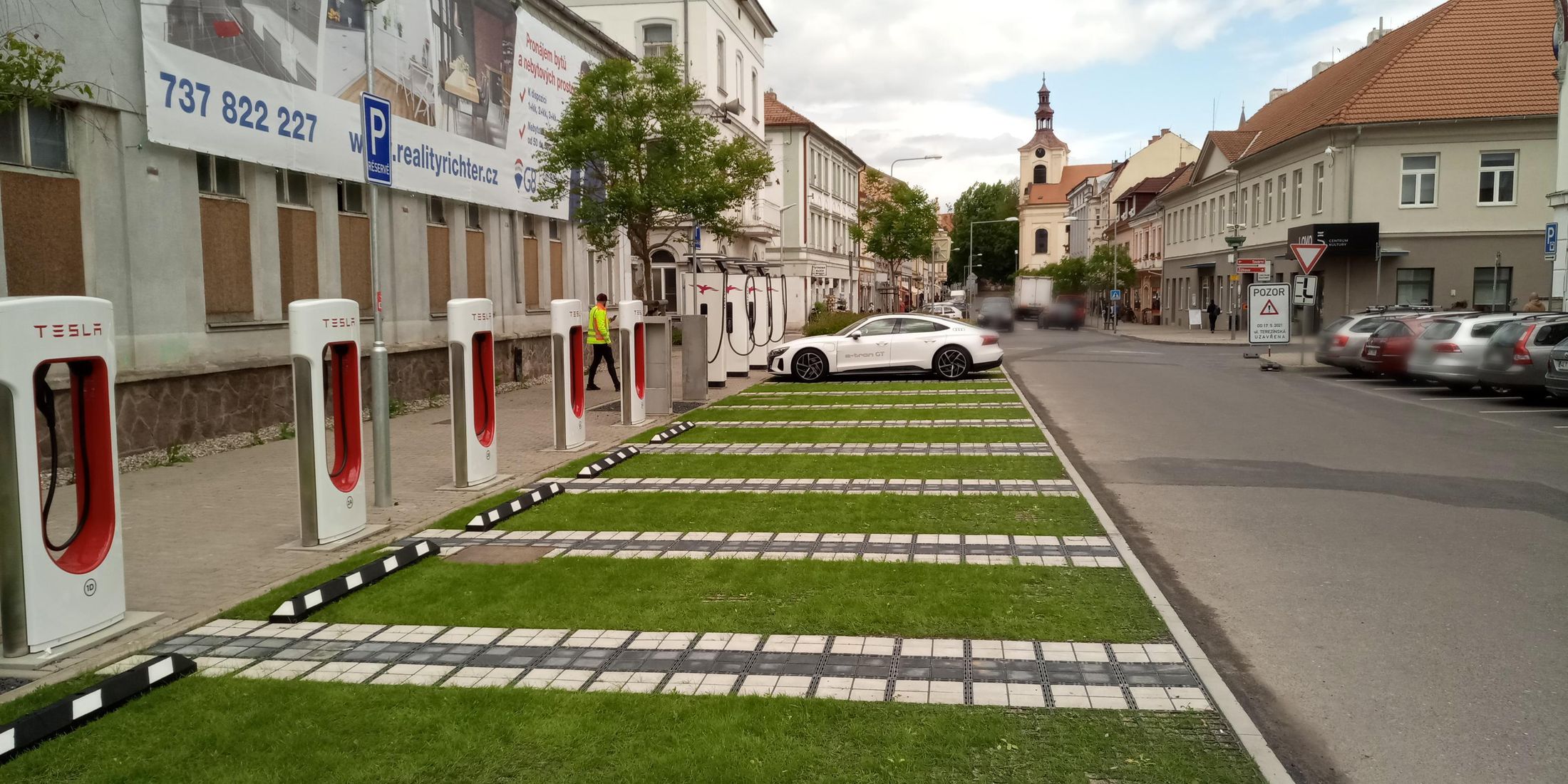 Nabíjecí stanice ul. 8.května, Lovosice