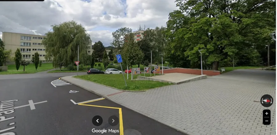Parkoviště ul. Dr. Parmy. Frenštát pod Radhoštěm