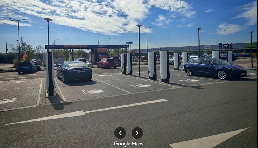 Tesla Supercharger, Kutnohorská ul., Hradec Králové 4