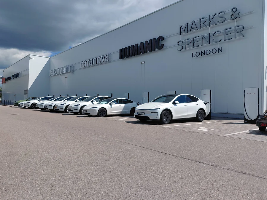Tesla superchanger Modřice