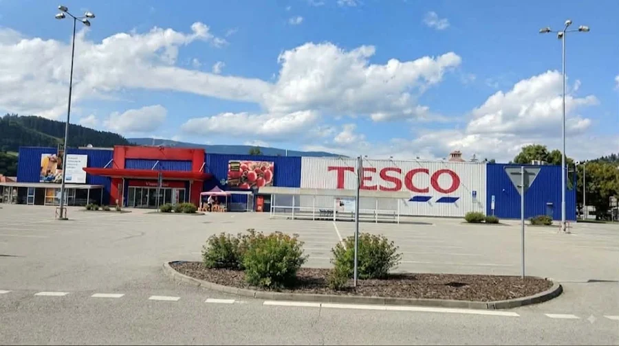 Tesco, Aleja Slobody, Dolný Kubín, Slovensko