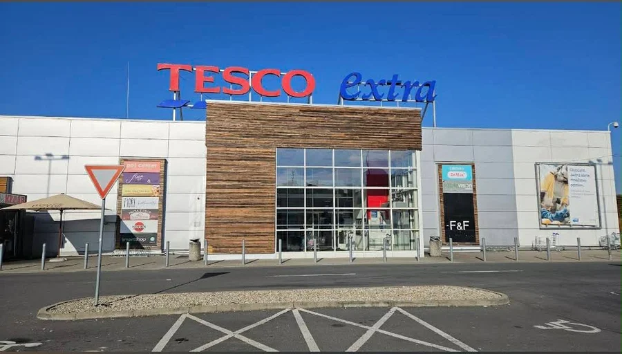 Tesco Obchodna ul., Zvolen, Slovensko