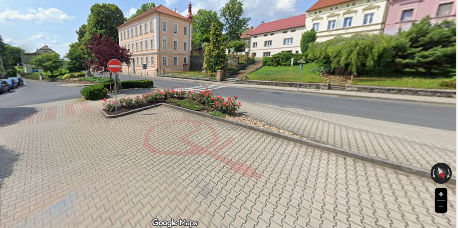 Parkoviště Komenského nám., Třebívlice