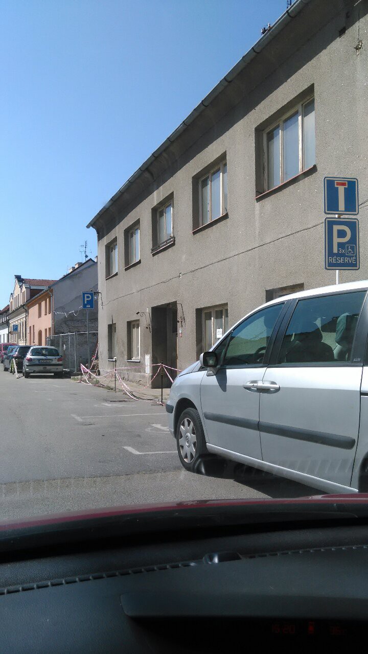 3x Vyhrazené parkovací stání