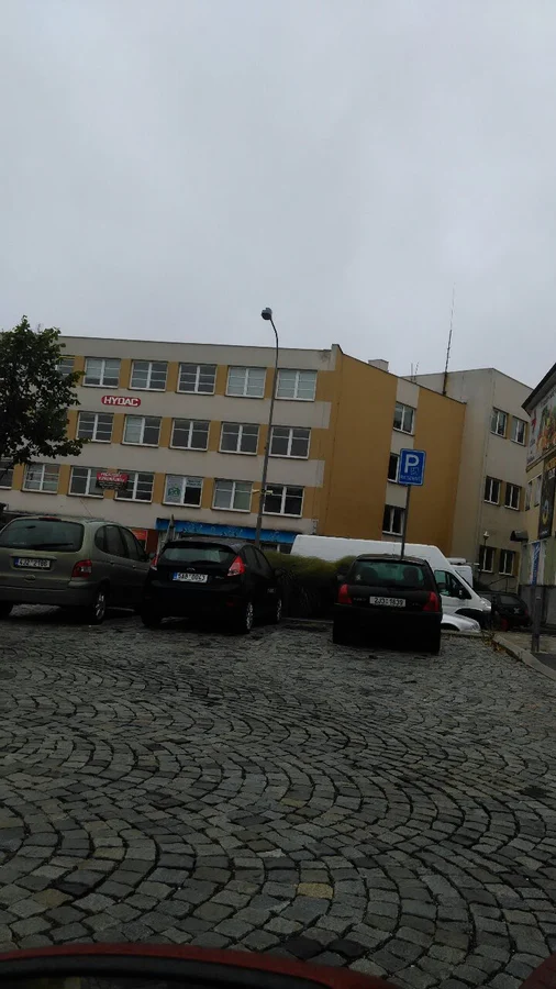 3x vyhrazené parkovací stání