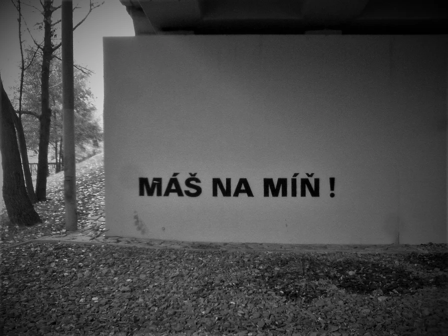 máš na míň