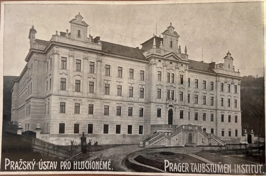 Deaf School - Holečkova