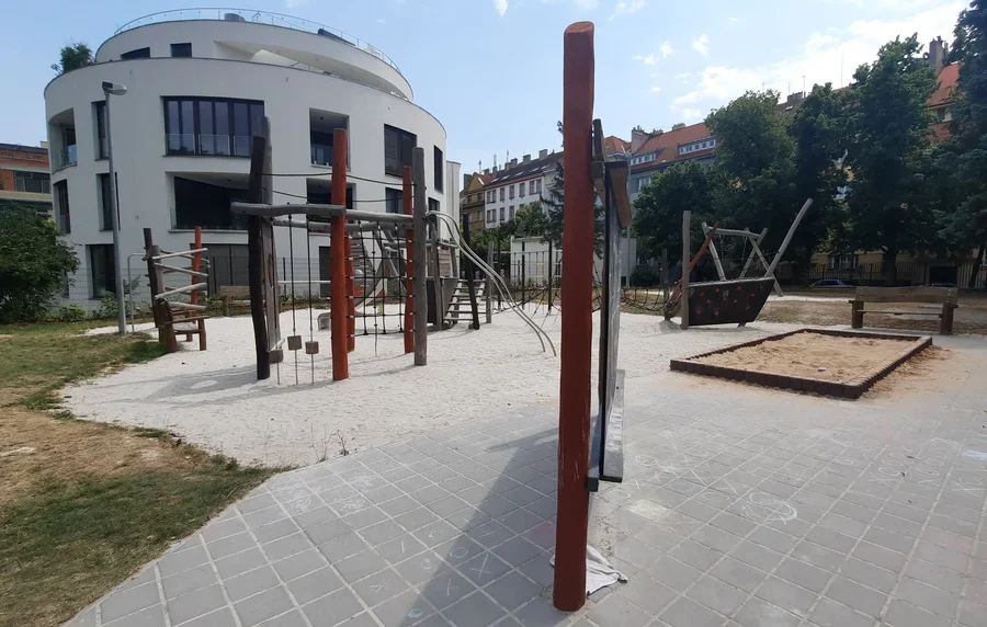 Rooseveltova School Playground – Summer Holidays Only