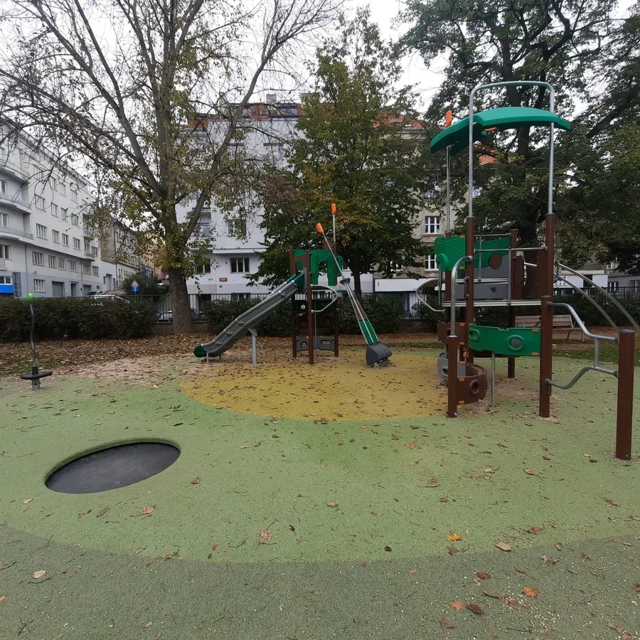 Kublov Playground – Pendulum Swing