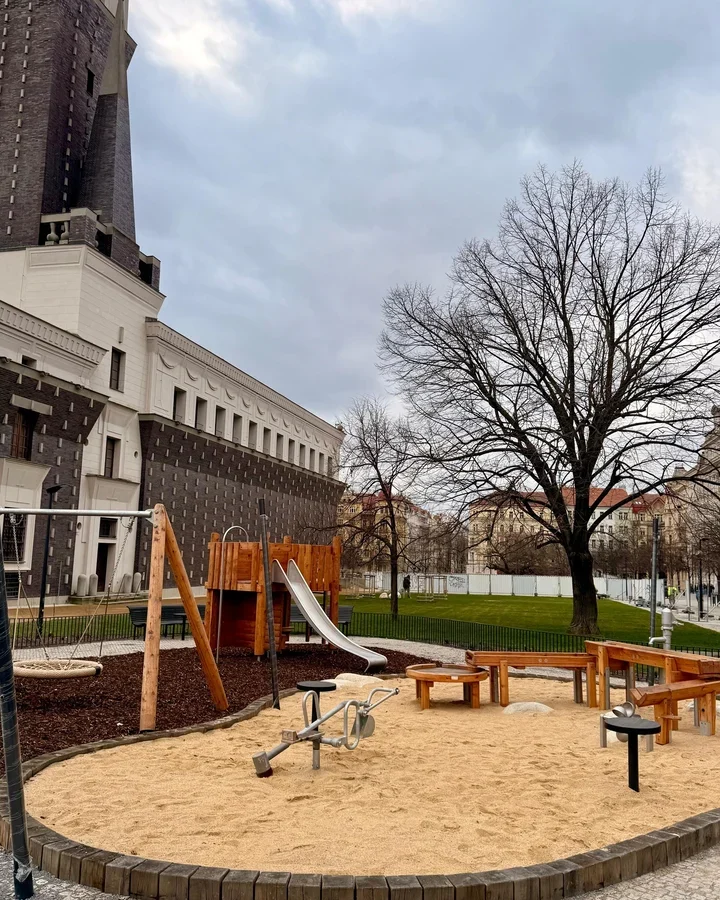 Jiřího z Poděbrad Square Playground