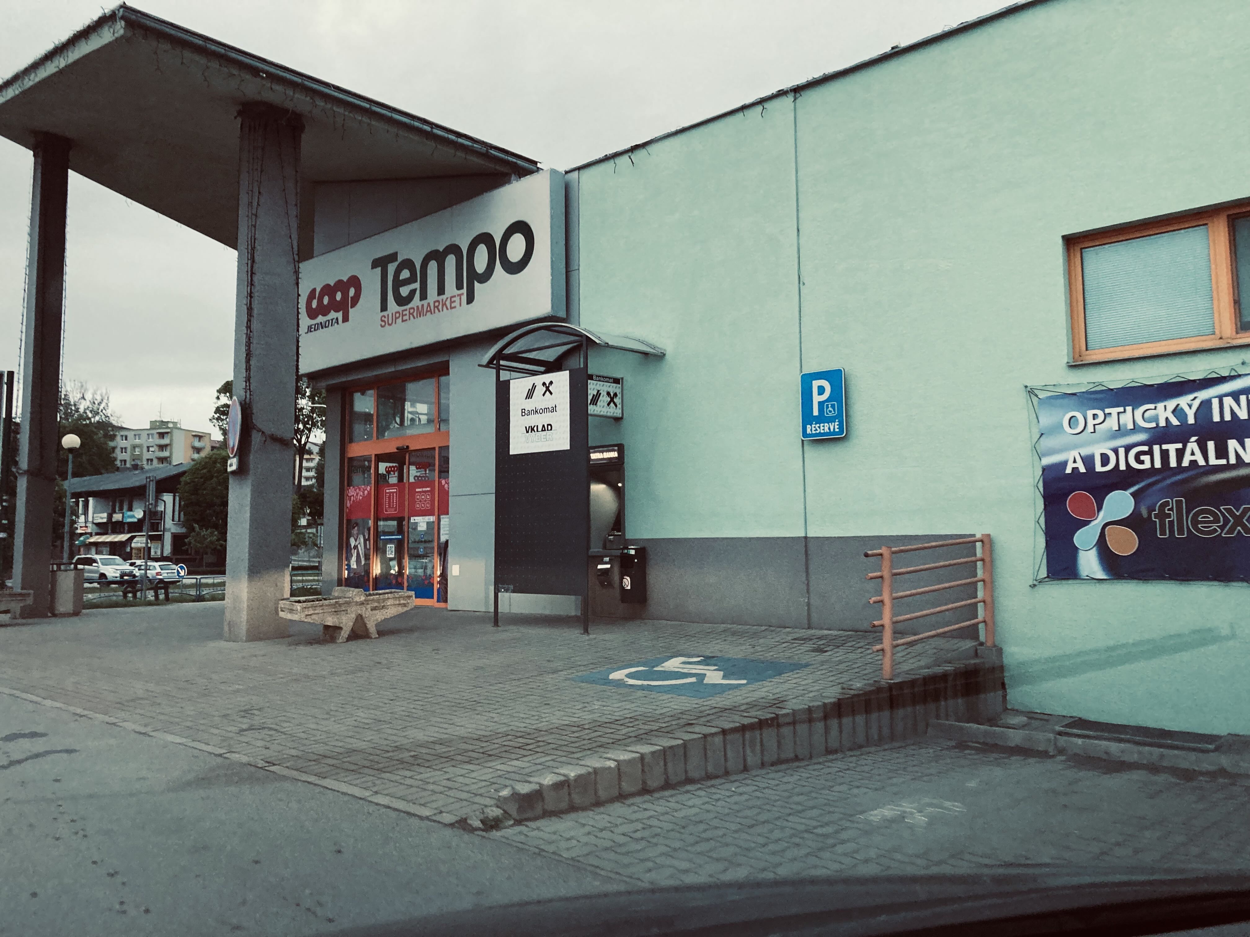 Tempo supermarket