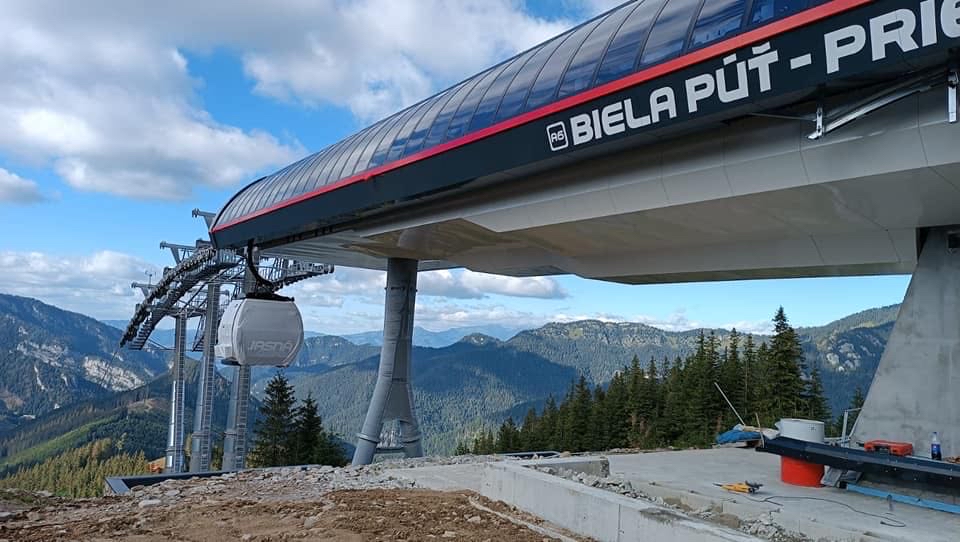 Horná stanica Biela púť - Priehyba a prestupny bod na lanovku smerom na Chopok