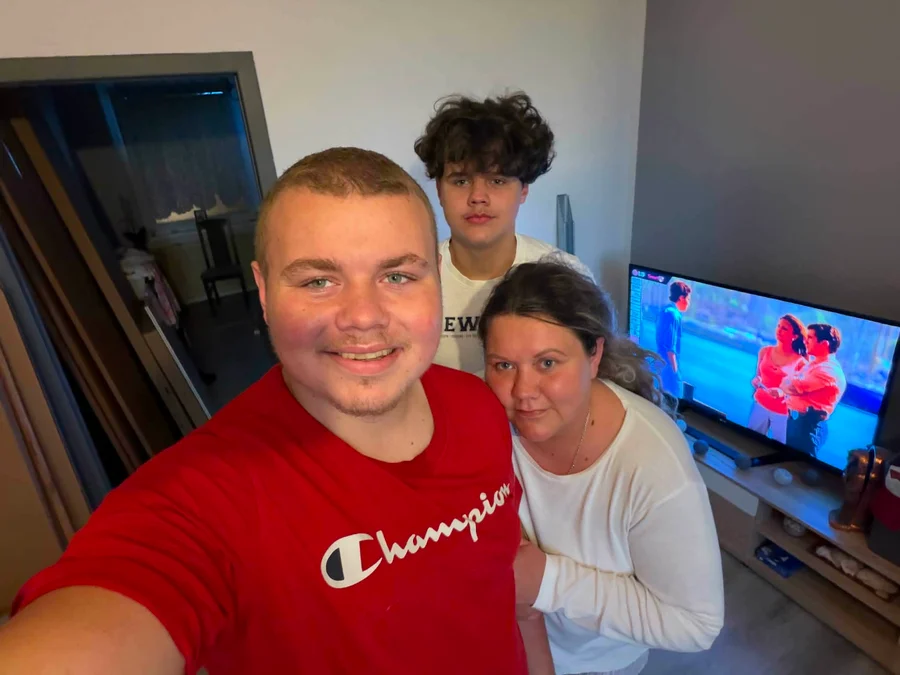 Pro maminku samozivitelku ověřenou Fandi mámám a zapojenou do projektu s 2 syny sháníme potraviny a drogerii.,