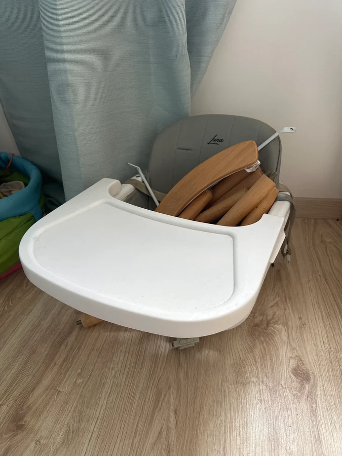 Jídelní židlička se stolečkem