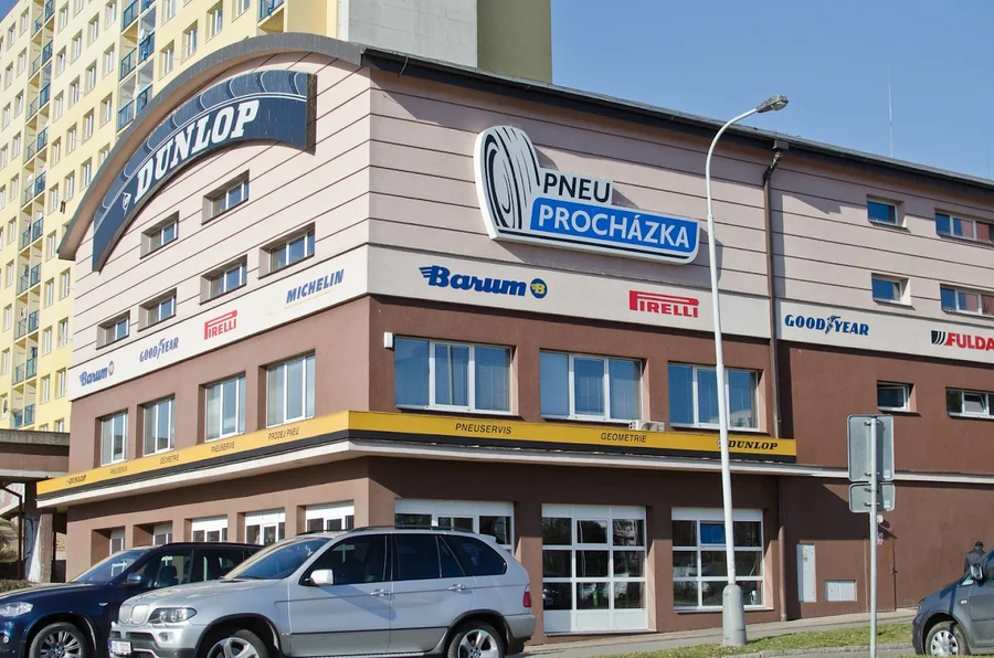 Pneu Procházka