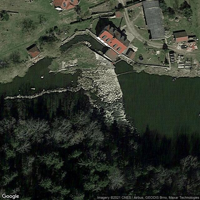 Rozvalený jez Kvěchův mlýn